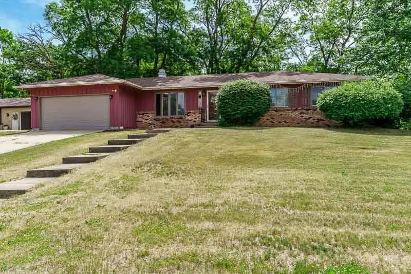 1749 Oak Leaf Drive, South Beloit, IL 61080 - #2