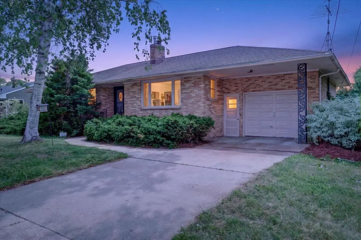 225 N Cairo Avenue, Jefferson, WI 53549 - #1