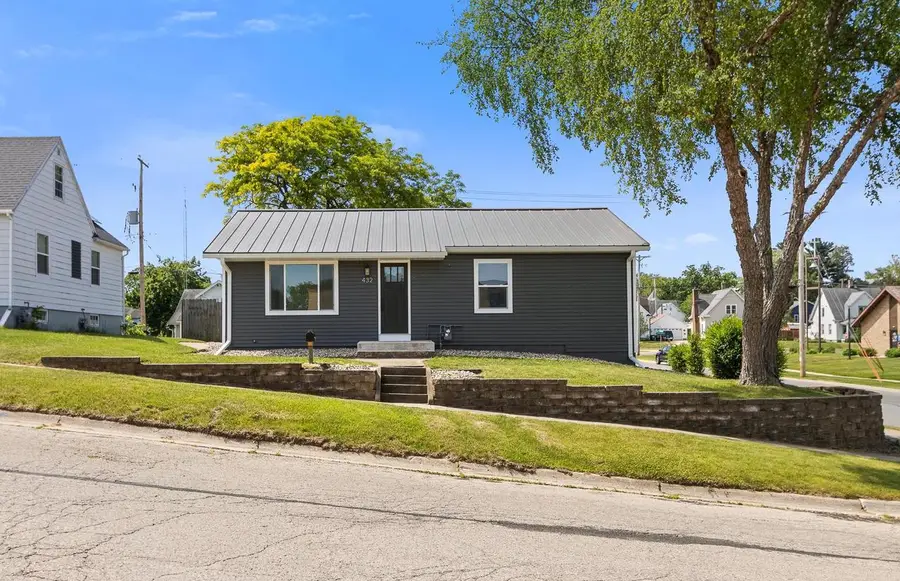 432 W Marion Street, Portage, WI 53901 - #2
