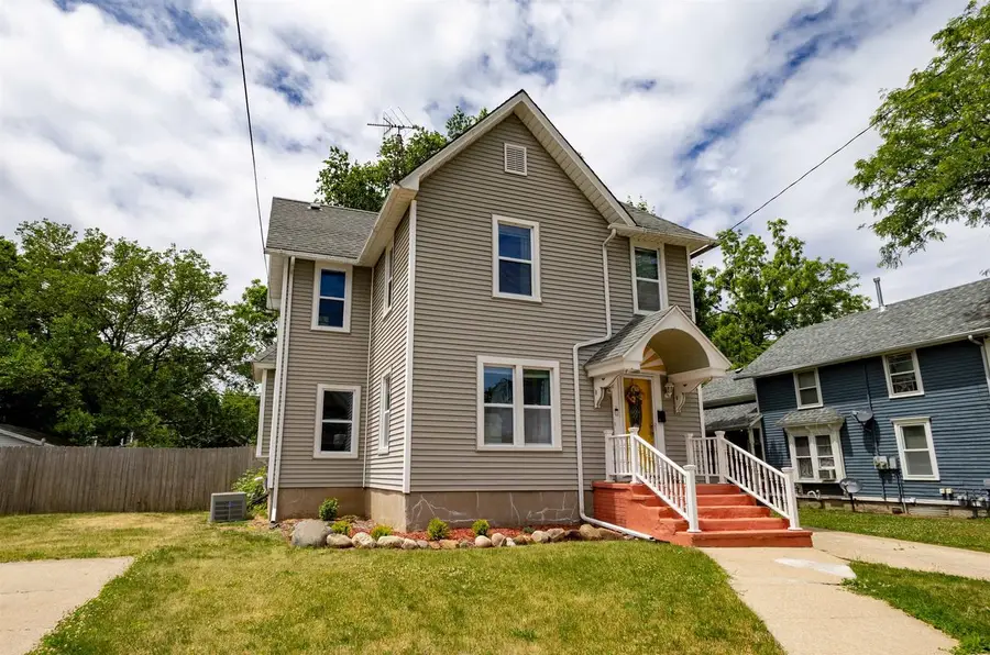 816 Bluff Street, Beloit, WI 53511 - #3