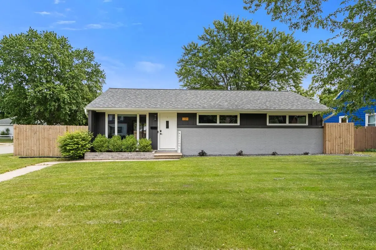 221 Highland Avenue, Portage, WI 53913 - #1