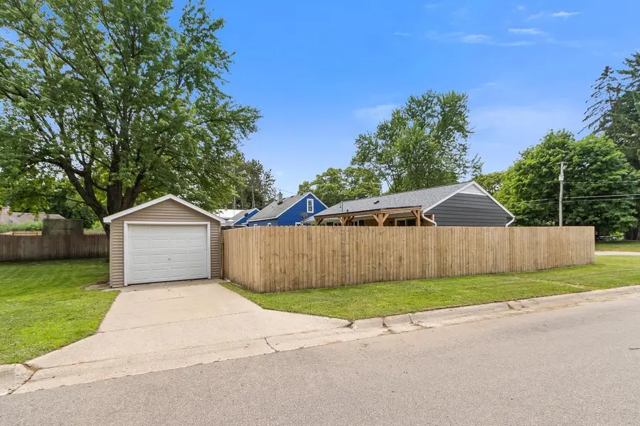 221 Highland Avenue, Portage, WI 53913 - #2