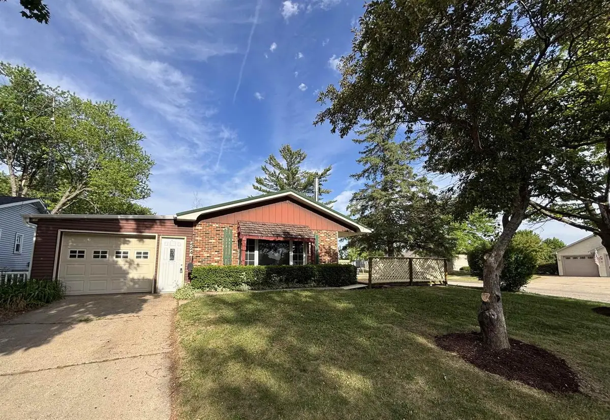 424 S Braun Avenue, Jefferson, WI 53549 - #1