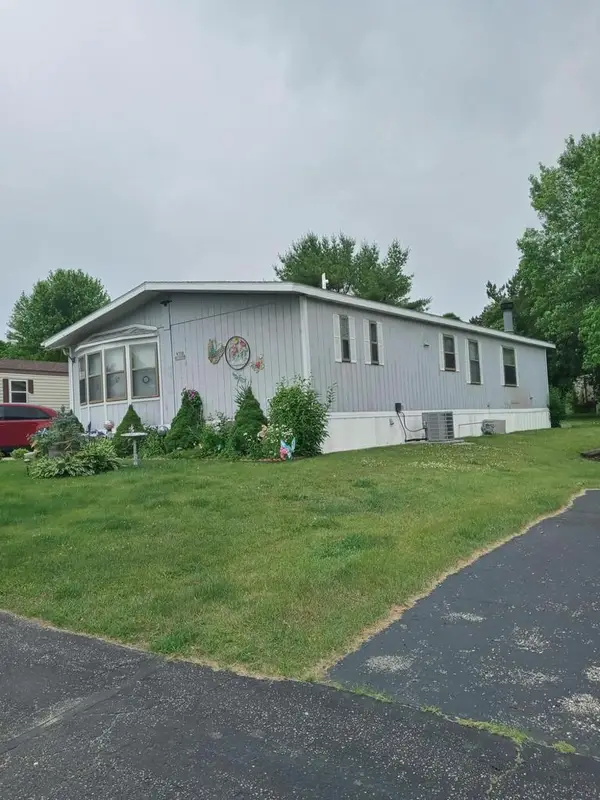W210N11678 Pinecrest Lane, Germantown, WI 53022