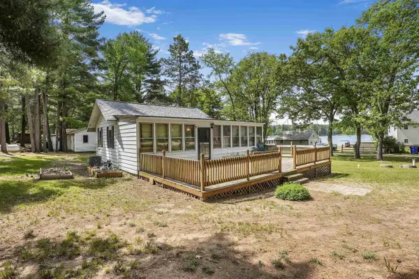 3266 N Parker Lake Road, Oxford, WI 53952