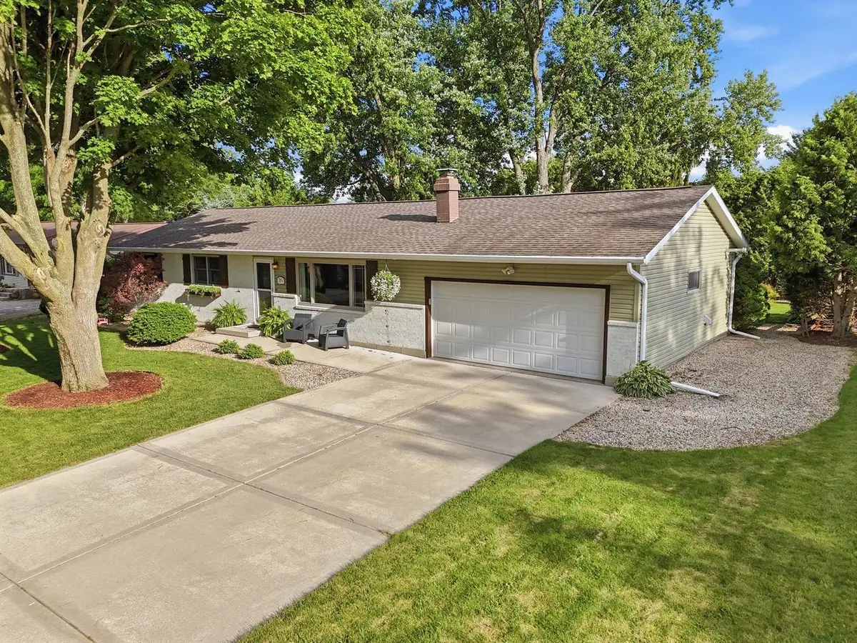 319 Meadowlark Circle, Deerfield, WI 53531 - #1