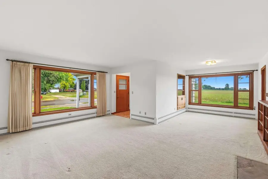 676 E Oak Street, Juneau, WI 53039 - #2
