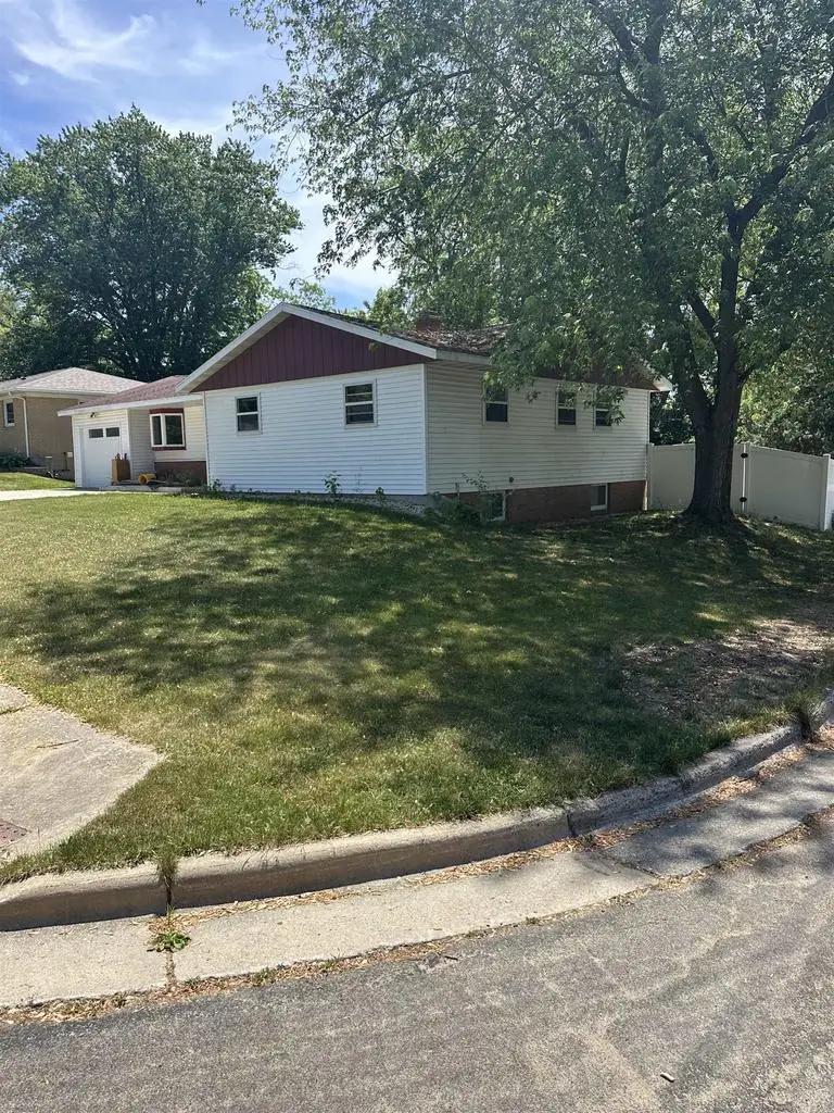 2913 Harriman Lane, Madison, WI 53713 - #2