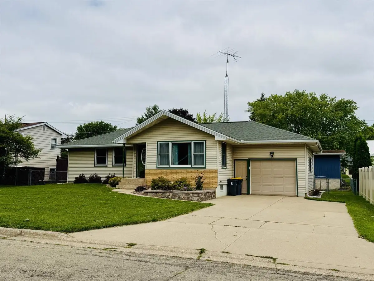 917 26th Street, Monroe, WI 53566 - #1
