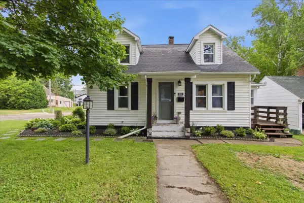 418 W Division Street, Dodgeville, WI 53533