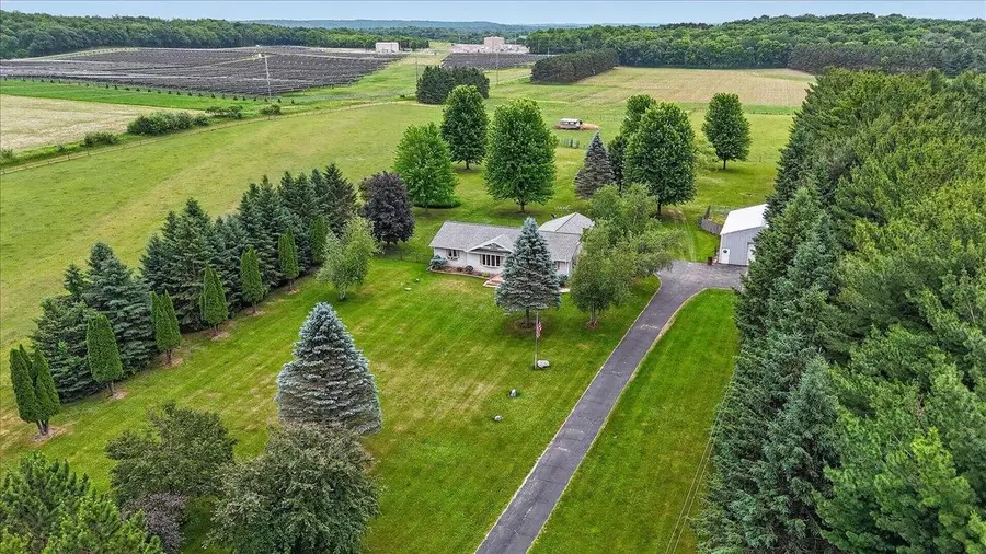W8127 Dumke Road, Portage, WI 53901 - #2