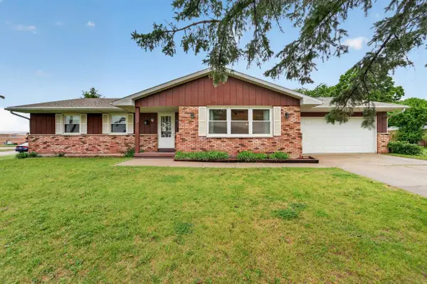 1302 E Garfield Street, Mount Horeb, WI 53572