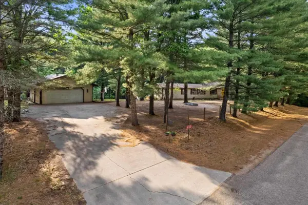 W7092 N Oakwood Circle, Neshkoro, WI 54960