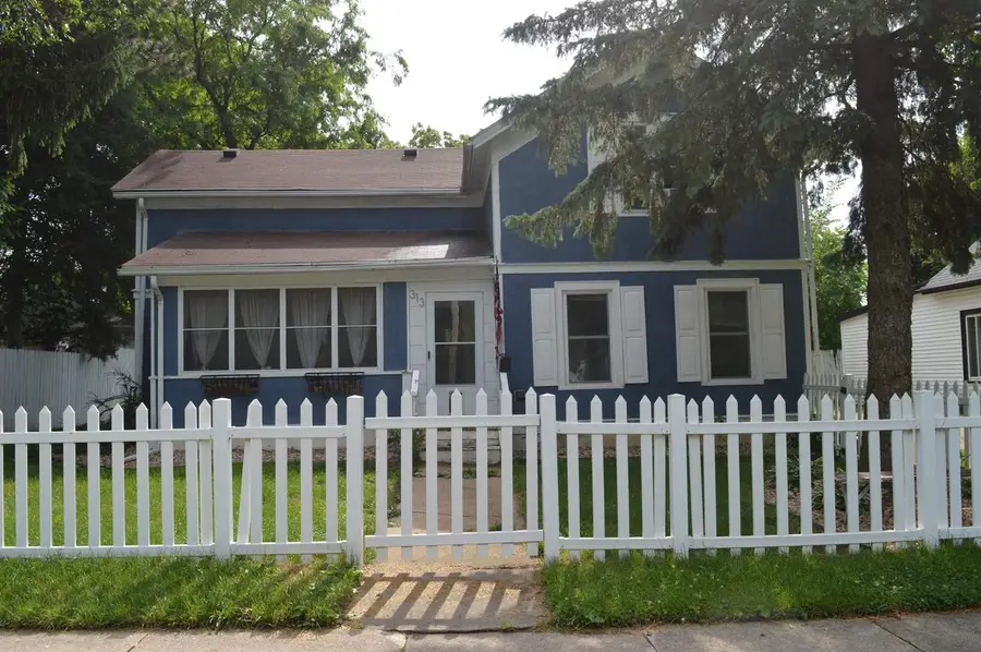 313 Pleasant Street, Clinton, WI 53525 - #2