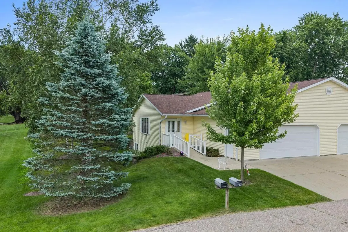 1720 N Hillcrest Drive, Baraboo, WI 53913 - #1