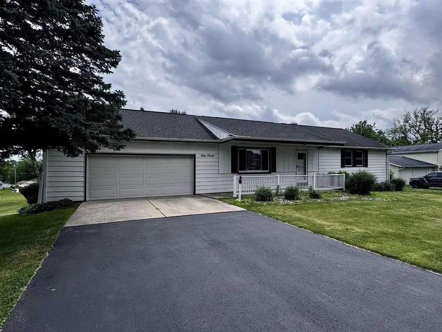 320 W Third Street, Fox Lake, WI 53933 - #2