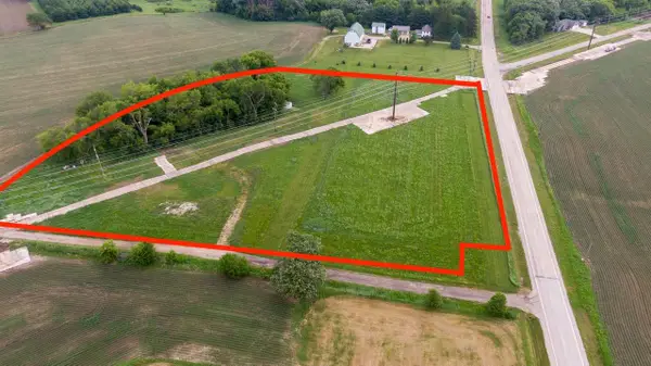 N9667 County C Road, Fox Lake, WI 53933