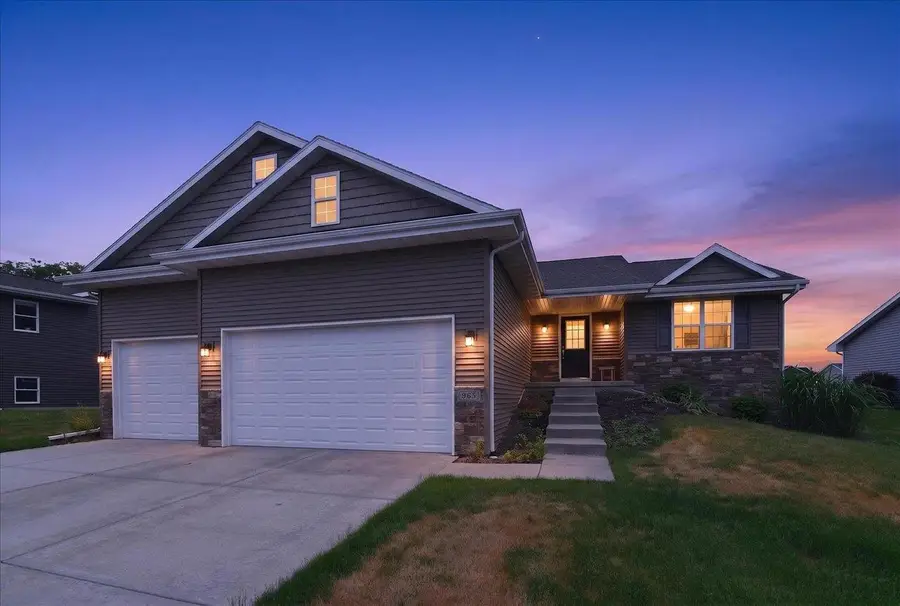 965 N Perry Parkway, Oregon, WI 53575 - #2