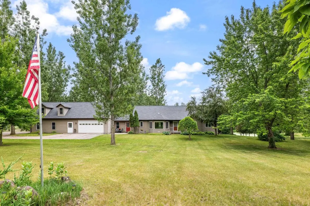 3075 W Grouse Road, Pardeeville, WI 53954 - #1