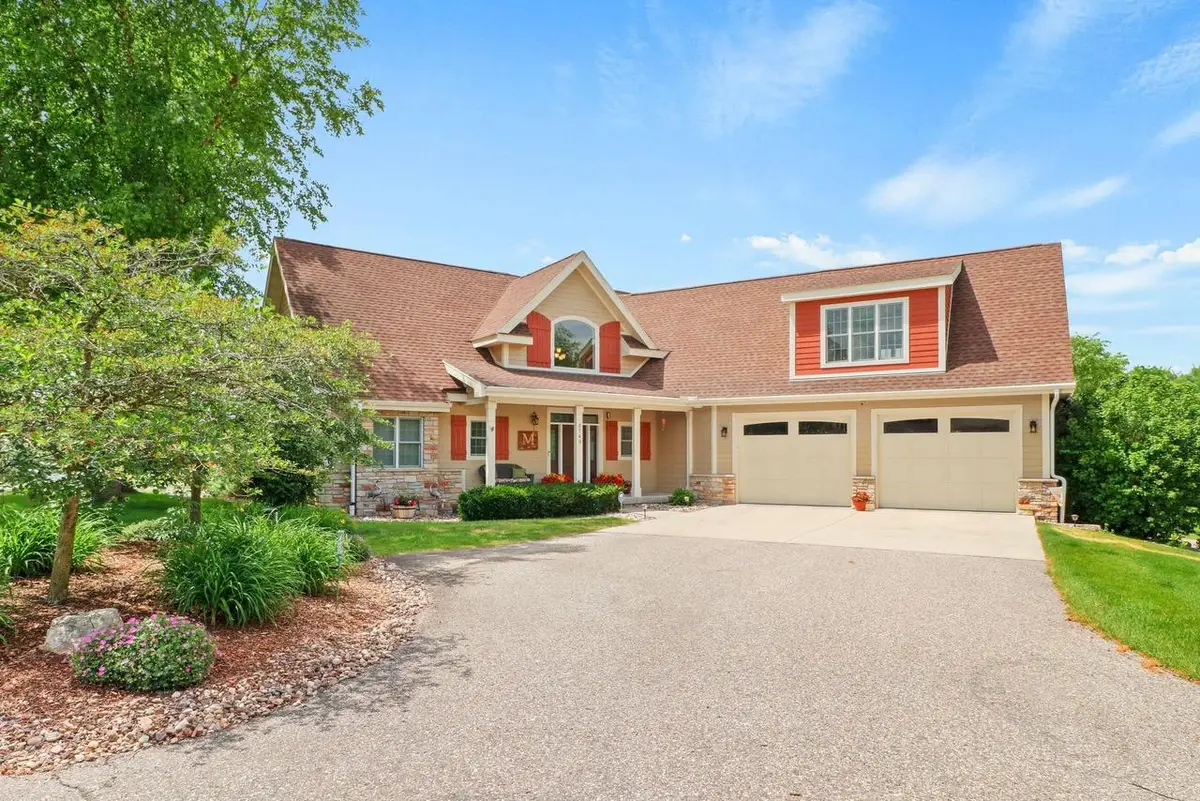 S8749 Waters Edge Way #41, Prairie Du Sac, WI 53578 - #1