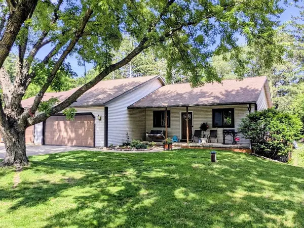 N7590 Island Drive, Pardeeville, WI 53954
