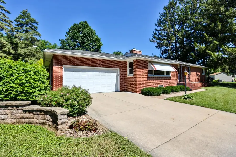 2511 Sunny Ridge Court, Monroe, WI 53566 - #2