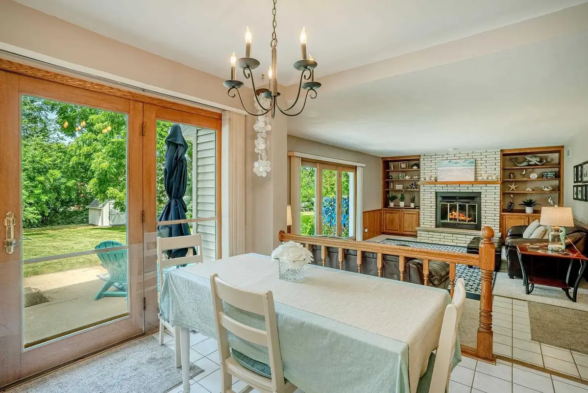 10 LAMPLIGHTER Way, Madison, WI 53714 - #1