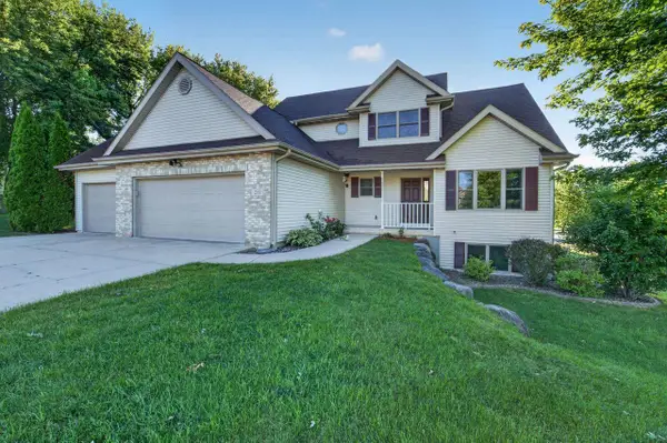 211 N Heatherstone Drive, Sun Prairie, WI 53590