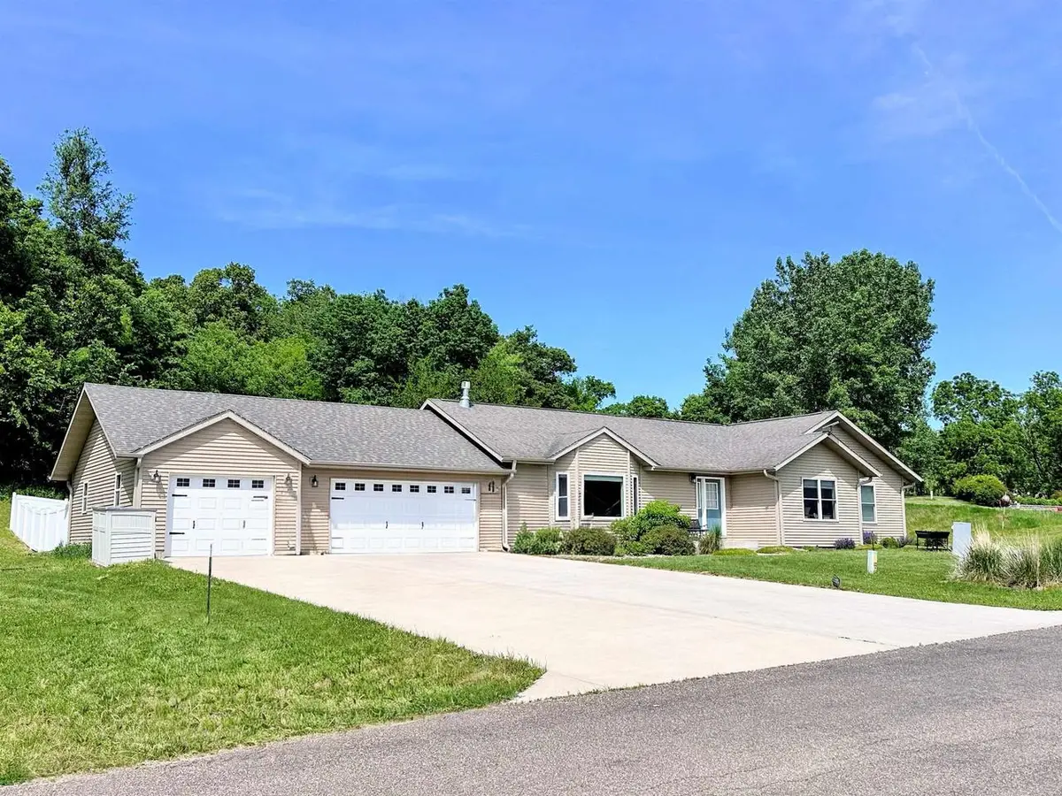 62144 Sugar Loaf Trail, Prairie Du Chien, WI 53821 - #1