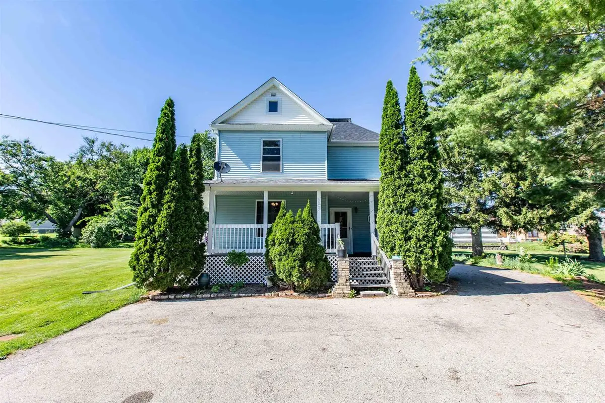 322 W Division Street, Dodgeville, WI 53533 - #1