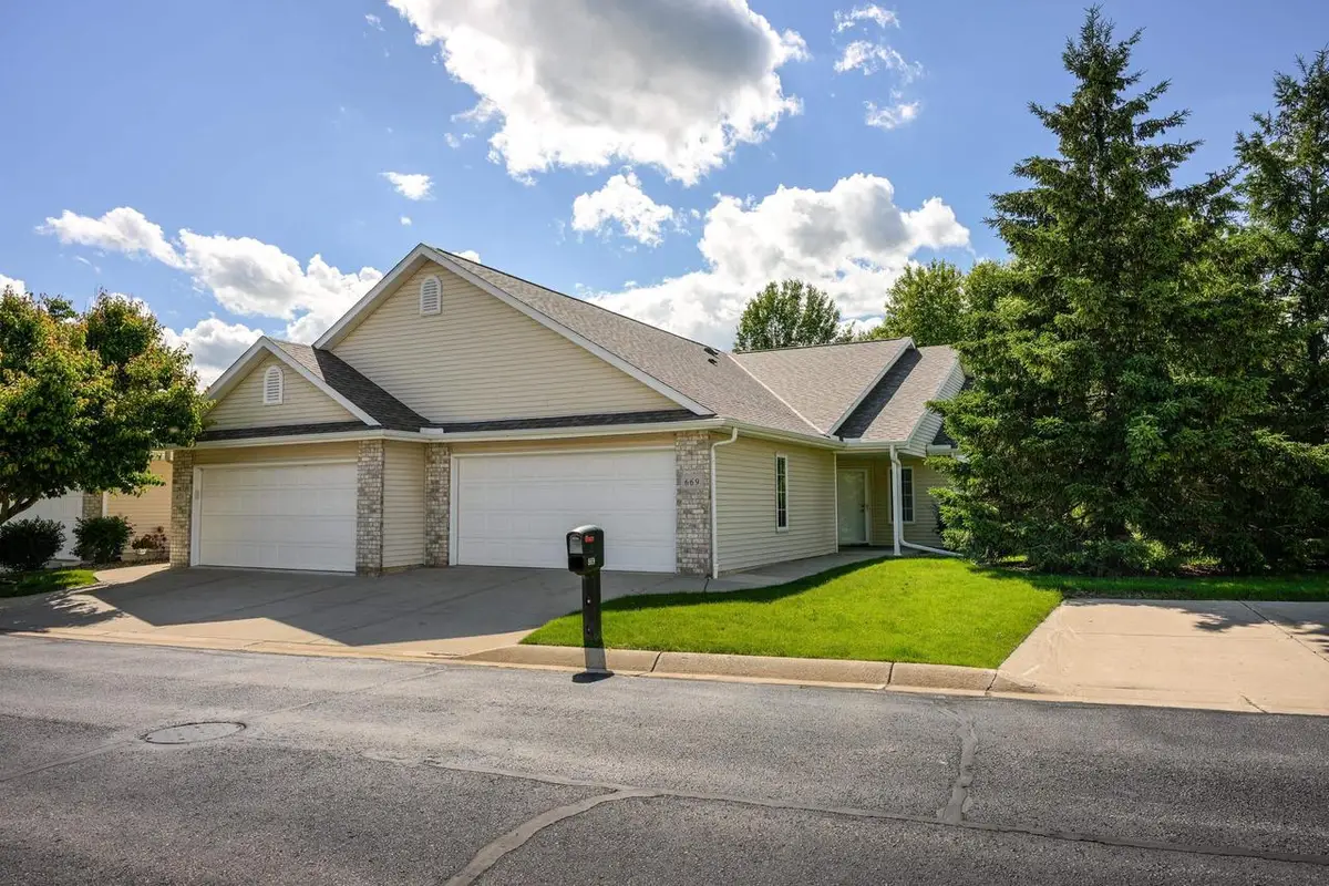 669 Springbrook Circle, Deforest, WI 53532 - #1