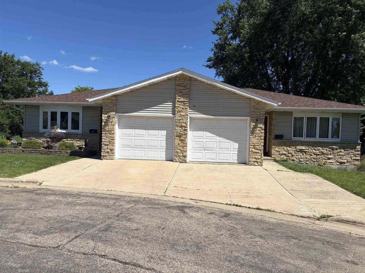 400 Lora Court, Dodgeville, WI 53533 - #1