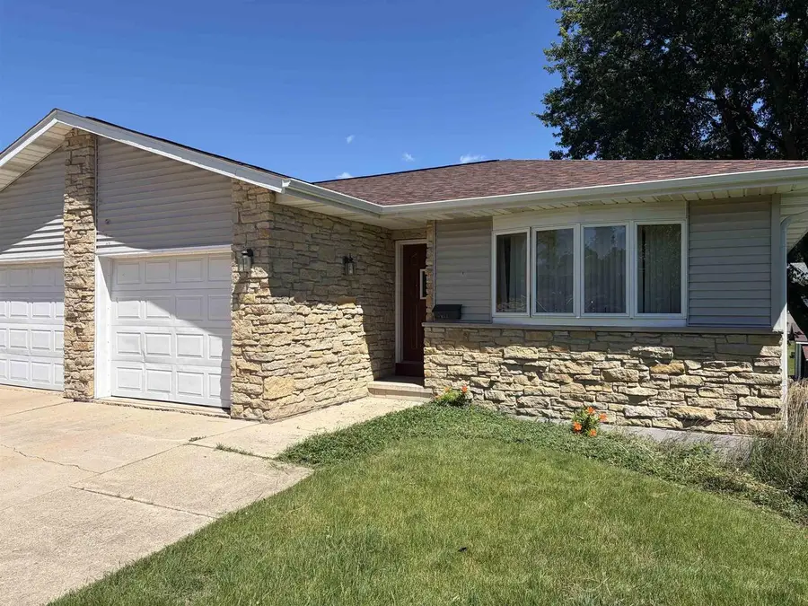 400 Lora Court, Dodgeville, WI 53533 - #2