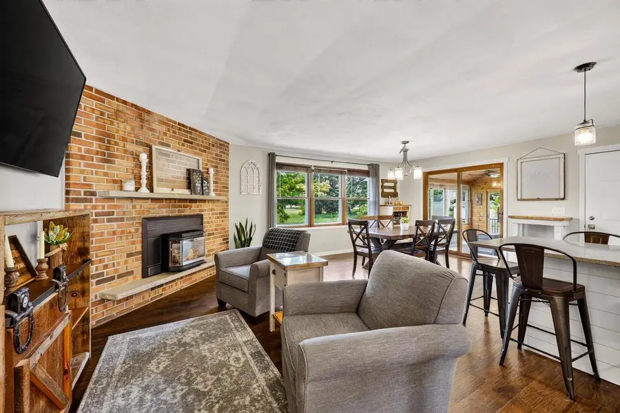 542 Woodview Drive, Sun Prairie, WI 53590 - #3