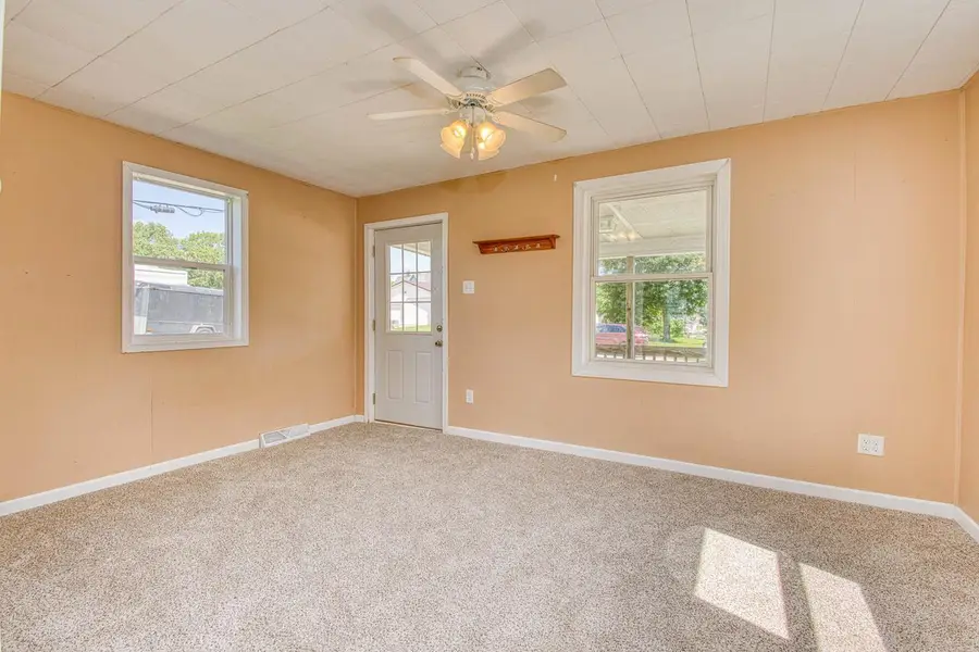 212 E Lafayette Street, Cuba City, WI 53807 - #3