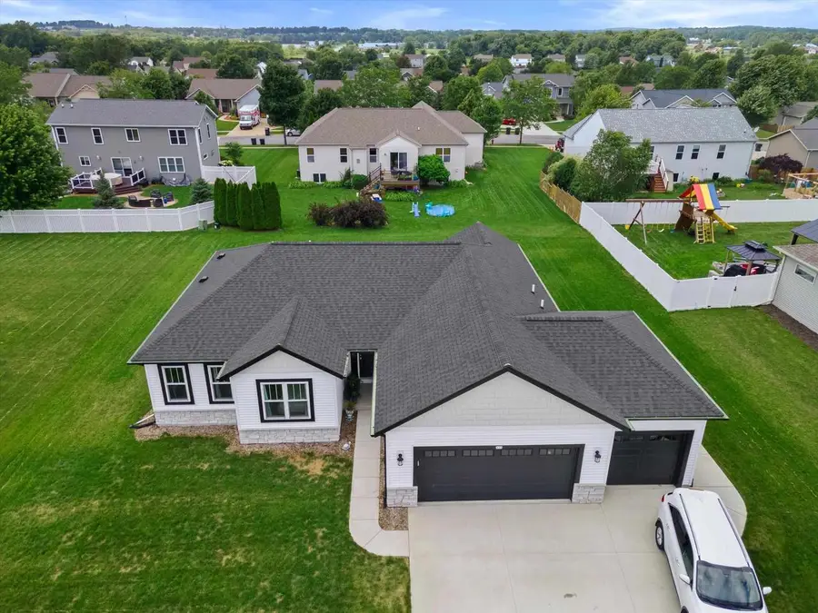 335 Crestview Lane, Lake Mills, WI 53551 - #2