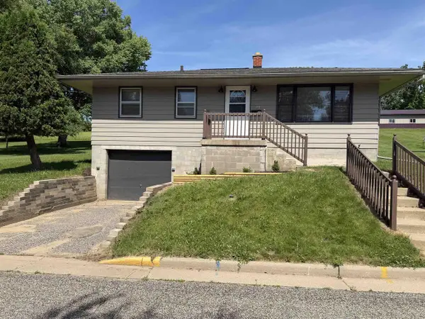 404 N Brooklyn Avenue, Elroy, WI 53929