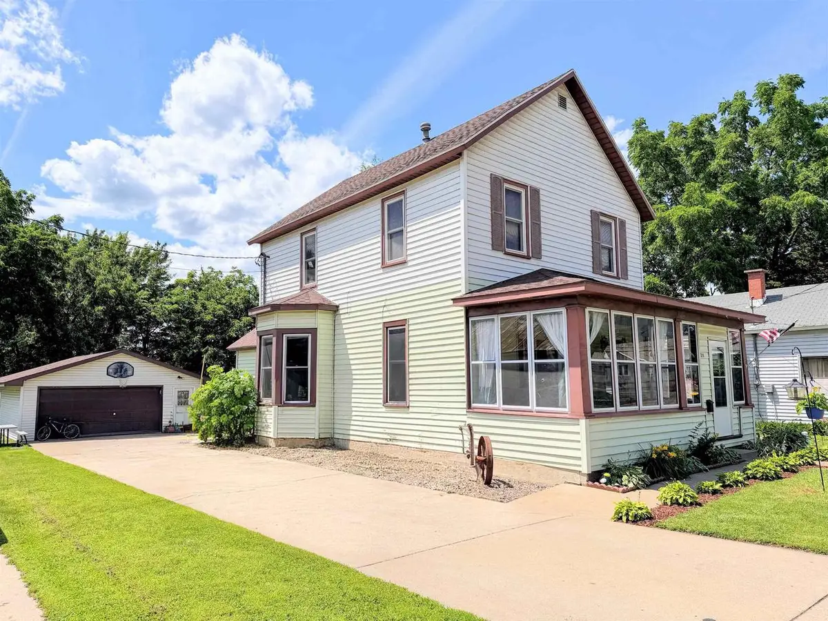 211 S Prairie Street, Prairie Du Chien, WI 53821 - #1
