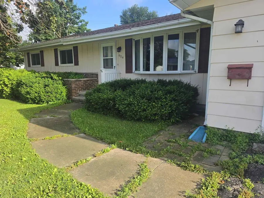 904 Pleasant Avenue, Waupun, WI 53963 - #3
