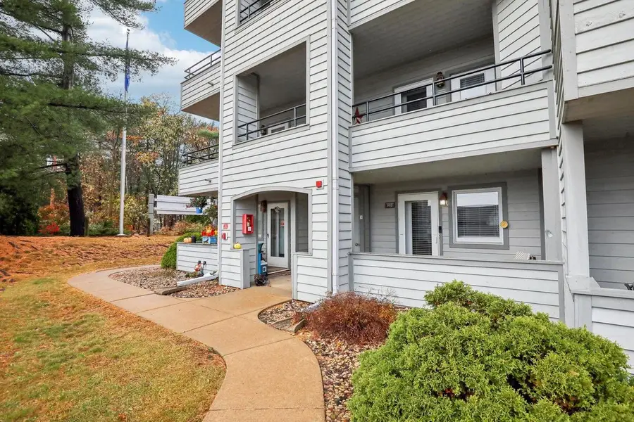 530 E Hiawatha Drive #102, Wisconsin Dells, WI 53965 - #2