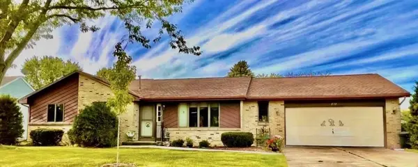 1113 N Wuthering Hills Drive, Janesville, WI 53546