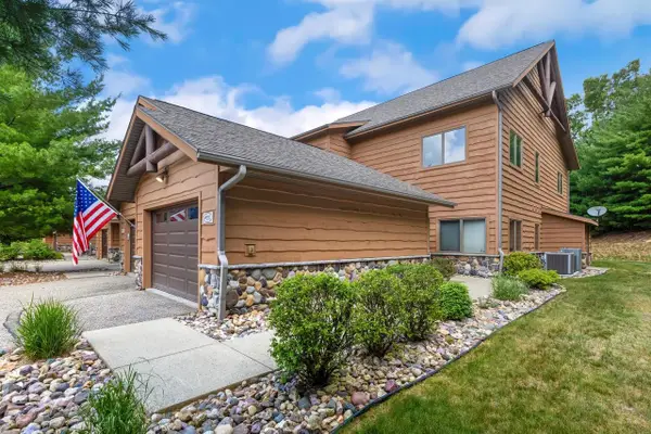 W4112 Vista Drive #8, Mauston, WI 53948