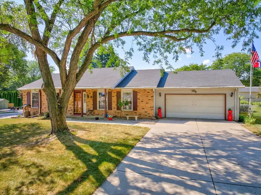 901 Eisenhower Road, Stoughton, WI 53589 - #3