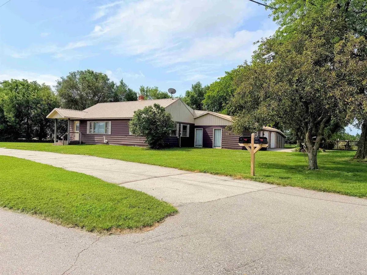 1733 S Marquette Road, Prairie Du Chien, WI 53821 - #1