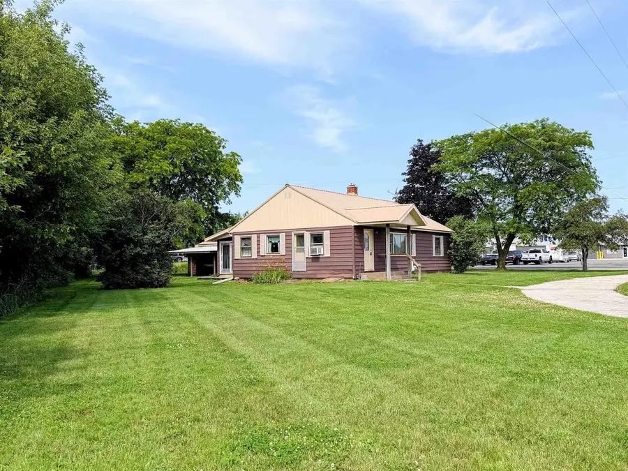 1733 S Marquette Road, Prairie Du Chien, WI 53821 - #2