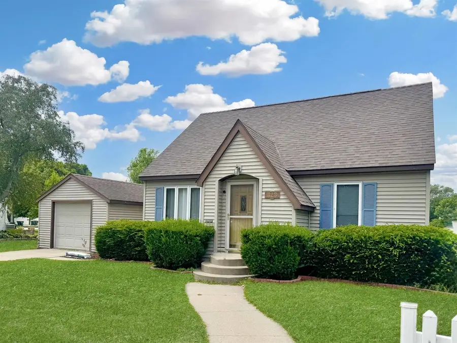 323 S Ohio Street, Prairie Du Chien, WI 53821 - #3