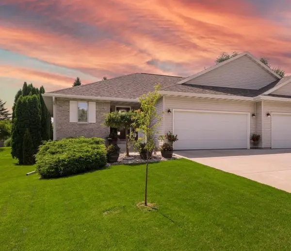 1043 N Wuthering Hills Drive, Janesville, WI 53546