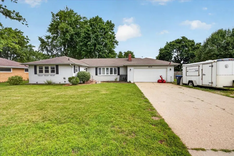 879 E Inman Parkway, Beloit, WI 53511 - #2