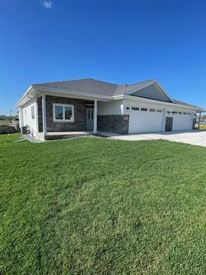 825-827 Vineyard Court, Cambridge, WI 53523