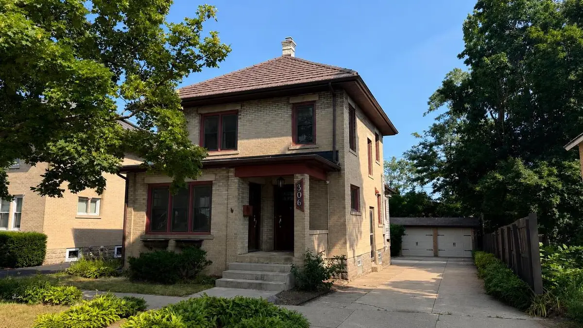 306 E Edgewater Street, Portage, WI 53901 - #1
